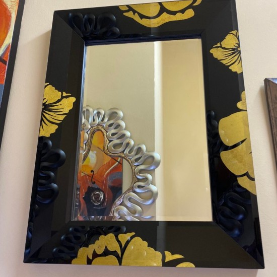 ΚΑΘΡΕΠΤΗΣ ΜΑΥΡΟΣ ΜΕ ΧΡΥΣΕΣ ΛΕΠΤΟΜΕΡΙΕΣ 60Χ80,5ΗCM