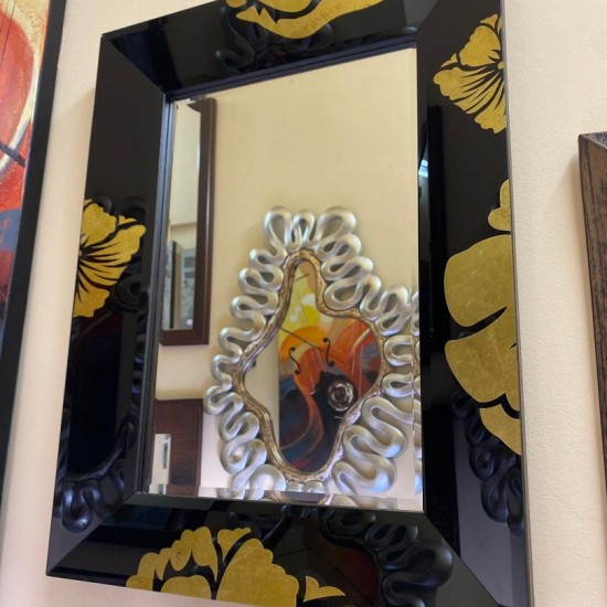 ΚΑΘΡΕΠΤΗΣ ΜΑΥΡΟΣ ΜΕ ΧΡΥΣΕΣ ΛΕΠΤΟΜΕΡΙΕΣ 60Χ80,5ΗCM