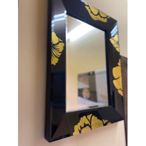 ΚΑΘΡΕΠΤΗΣ ΜΑΥΡΟΣ ΜΕ ΧΡΥΣΕΣ ΛΕΠΤΟΜΕΡΙΕΣ 60Χ80,5ΗCM