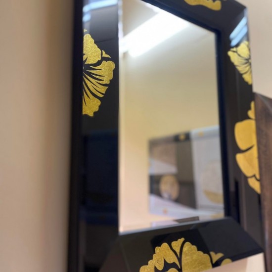 ΚΑΘΡΕΠΤΗΣ ΜΑΥΡΟΣ ΜΕ ΧΡΥΣΕΣ ΛΕΠΤΟΜΕΡΙΕΣ 60Χ80,5ΗCM