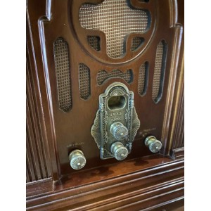 Vintage Ραδιόφωνο Cathedral από Μασίφ Ξύλο Καρυδιάς – AM / FM