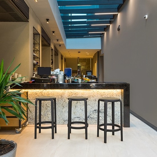 TOM 65εκ. ΣΚΑΜΠΟ BLACK ΠΟΛ/ΝΙΟΥ 36X36X65εκ.