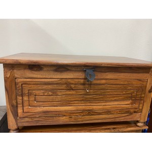 Μπαούλο αποθήκευσης, κατασκευασμένο από μασίφ ξύλο