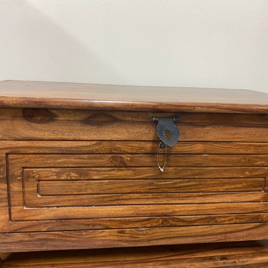 Μπαούλο αποθήκευσης, κατασκευασμένο από μασίφ ξύλο