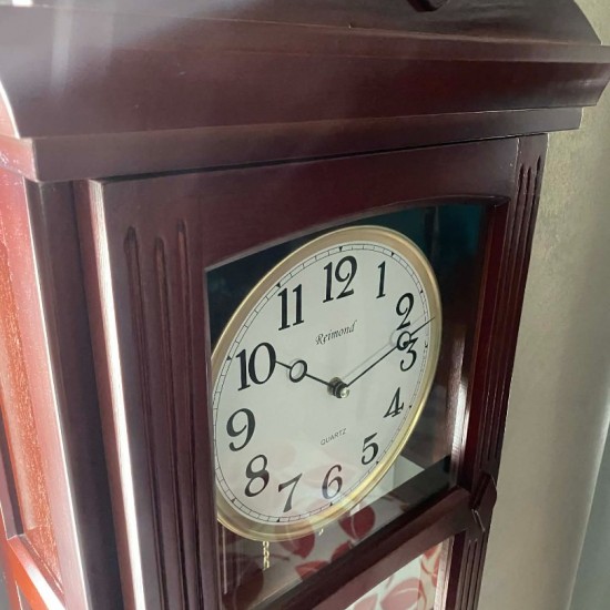 Ξύλινο επιδαπέδιο ρολόι με εκκρεμές και βαρίδια σε σκούρο καφέ χρώμα