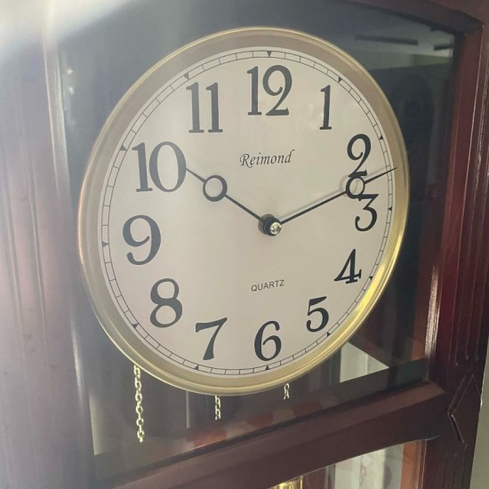 Ξύλινο επιδαπέδιο ρολόι με εκκρεμές και βαρίδια σε σκούρο καφέ χρώμα