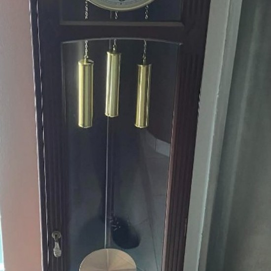 Ξύλινο επιδαπέδιο ρολόι με εκκρεμές και βαρίδια σε σκούρο καφέ χρώμα