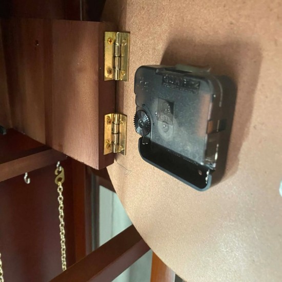 Ξύλινο επιδαπέδιο ρολόι με εκκρεμές και βαρίδια σε σκούρο καφέ χρώμα